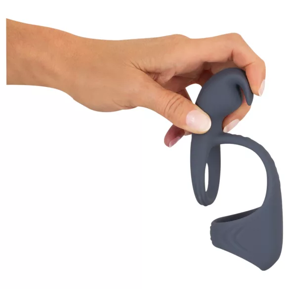 Beau Coeur Vylor - prsten za penis i testise s vibratorom za klitoris - siva