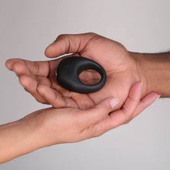   Je Joue Mio - punjivi, vodootporni, vibrirajući prsten za penis (crni)